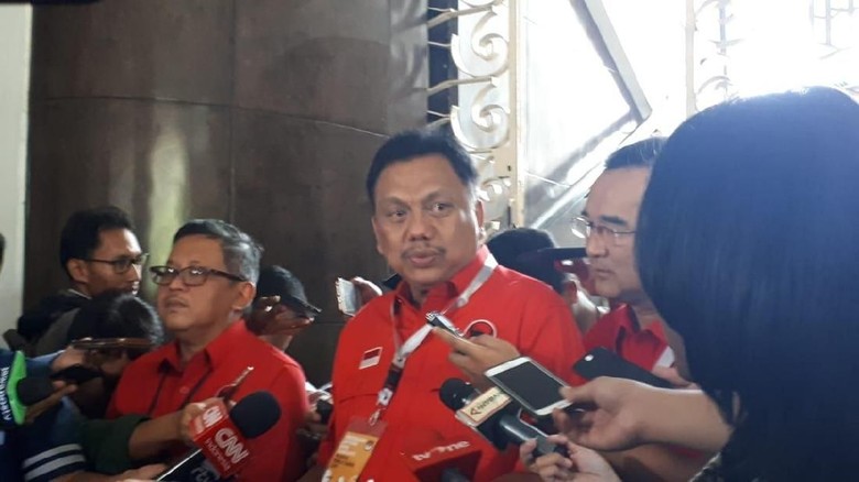 PDIP Lapor Penambahan Dana Kampanye Rp xi chiliad ke KPU PDIP Lapor Penambahan Dana Kampanye Rp xi chiliad ke KPU