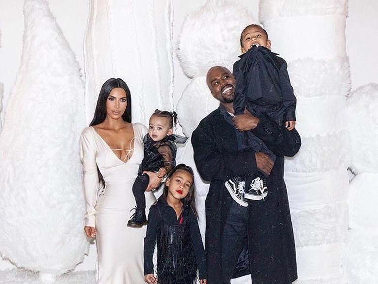 Jenis Kelamin Anak ke-4 Kanye West-Kim Kardashian Dikabarkan Laki-laki