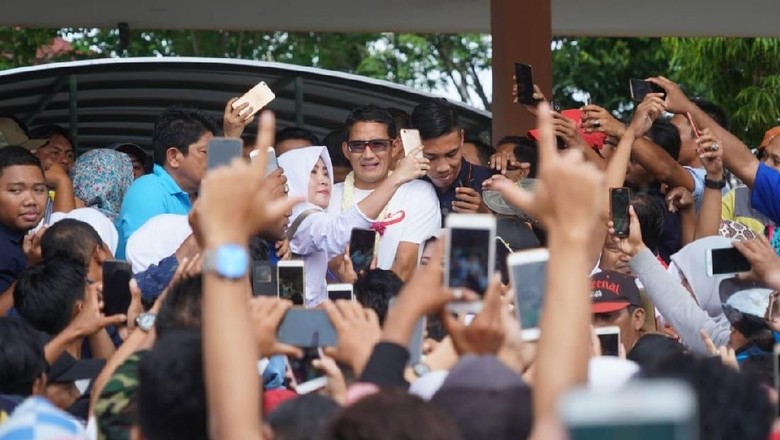 Panggung Senam Sandiaga di Sampang Diserbu Emak-emak