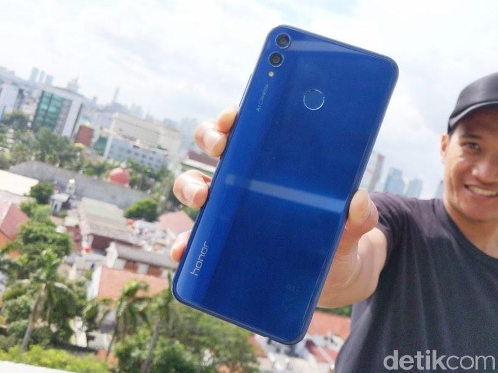 Cerita Pemuda yang Jatuh Cinta di Pandangan Pertama ke Honor 8X Cerita Pemuda yang Jatuh Cinta di Pandangan Pertama ke Honor 8X