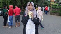 Begini Gaya Kocak Komedian Arafah Rianti Saat Ngemil Jajanan Enak