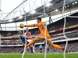 Xhaka membuka keunggulan di menit ke-25. Sontekannya memanfaatkan umpan Alex Iwobi membuat bola masuk ke gawang Fulham yang dijaga Sergio Rico. (Foto: Justin Setterfield/Getty Images)