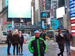 Bangganya Defri, Keliling Dunia Berjaket Grab