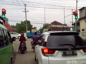 Lampu Merah-Hijau Nyala Bareng, Arus Lalin di Kudus Jadi Kacau