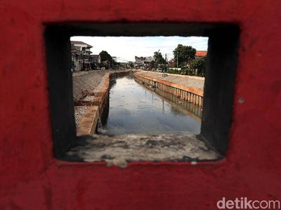 Pemandangan Kali Grogol Usai Dinormalisasi