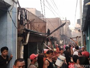 Kebakaran Rumah di Tambora Jakbar Padam