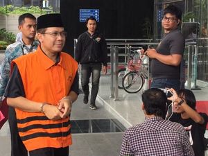 Tangan Diborgol, Wakil Ketua DPR Taufik Kurniawan Diperiksa KPK Tangan Diborgol, Wakil Ketua DPR Taufik Kurniawan Diperiksa KPK