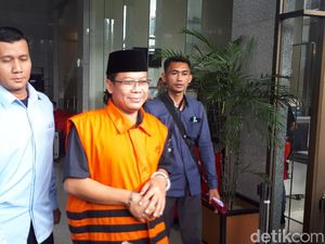 Diborgol KPK, Taufik Kurniawan Berharap Ditunjukkan Jalan yang Lurus Diborgol KPK, Taufik Kurniawan Berharap Ditunjukkan Jalan yang Lurus