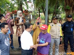 Cek Taman Tebet, Anies Serap Usul Bangun Lintasan Lari hingga Shelter