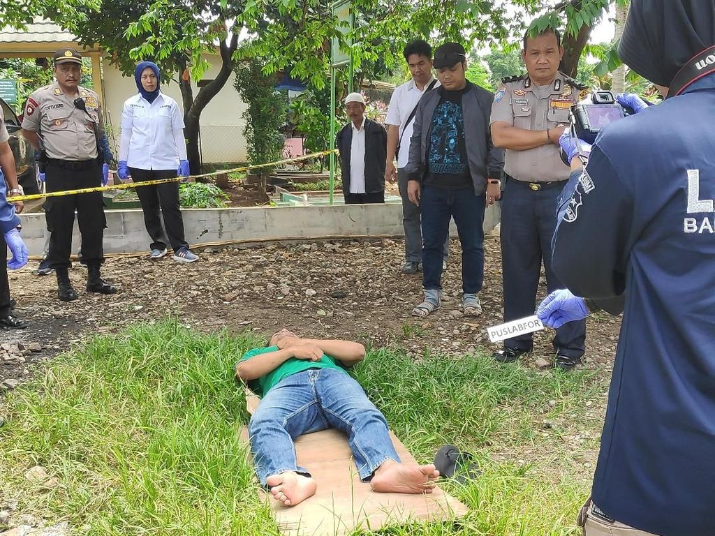 Bripka Matheus Diduga Bunuh Diri, Polisi Olah TKP Lanjutan Bripka Matheus Diduga Bunuh Diri, Polisi Olah TKP Lanjutan