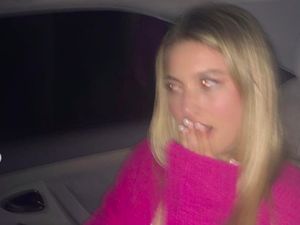 Cantik dan Kaya, Putri Steve Jobs Suka Pajang Foto Ala Kadarnya