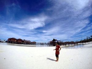 Putih Pasir Pantai Maratua Sungguh Menggoda