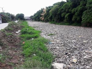 Lautan Sampah Kali Kabupaten Bekasi juga Berasal dari Kota Lautan Sampah Kali Kabupaten Bekasi juga Berasal dari Kota