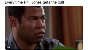 Meme Phil Jones Buat Fans MU Deg-degan, Keringat pun Bercucuran