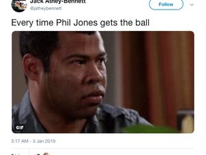 Meme Phil Jones Buat Fans MU Deg-degan, Keringat pun Bercucuran