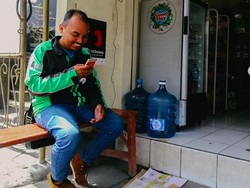 Kerja Keras Torang, Driver Ojol Tunawicara yang Tak Kenal Lelah