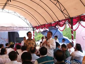 Menkominfo Rayakan Tahun Baru Kunjungi Palapa Ring Tengah Menkominfo Rayakan Tahun Baru Kunjungi Palapa Ring Tengah