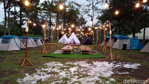 Foto: Kemping Sambil Main Salju Tak Perlu ke Luar Negeri