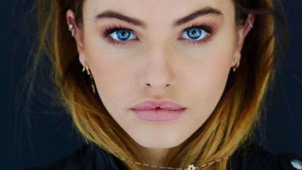 Foto: Wanita Tercantik di Dunia yang Dikritik karena Selfie dengan Vape