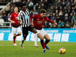 Lini belakang MU tampil prima hingga bisa mencatatkan clean sheet untuk pertama kalinya sejak ditangani Solskjaer. (Foto: Lee Smith/Actions Images via Reuters)