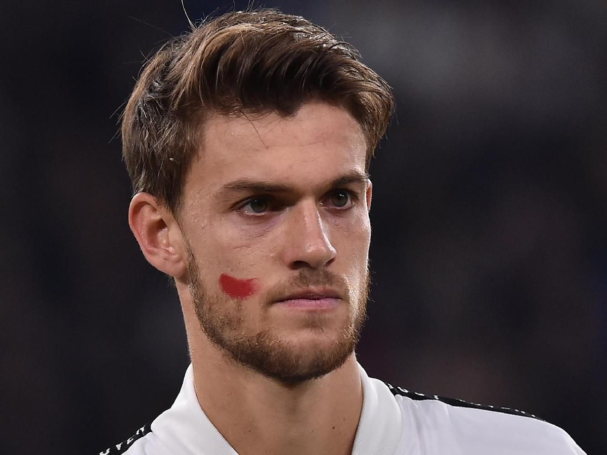 Daniele Rugani tak akan pergi dari Juventus. (Foto: Tullio M. Puglia/Getty Images)