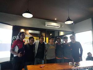 Gairahkan e-Sport, Egy dan Witan Tantang Juara FIFA Playstation Asia