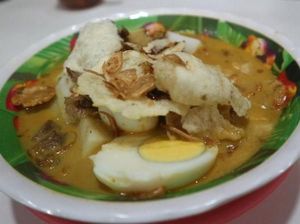 Wisata Kuliner Lontong Kari di Bandung, Enak!