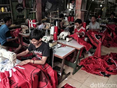 Berkah Perajin Bendera Partai di Tahun Politik