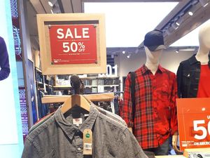Levis Diskon Hingga 50%, T-shirt Mulai dari Rp 200 Ribuan