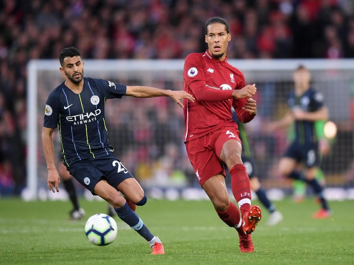 Performa Virgil van Dijk dianggap sesuai harga mahalnya. Foto: Laurence Griffiths/Getty Images
