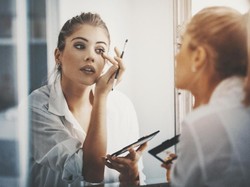 5 Bedak Ini Bisa Bikin Wajah Nggak Berminyak dan Makeup Tahan Lama