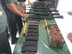 2 Warga Aceh Serahkan 8 Senapan Serbu Plus Ratusan Peluru