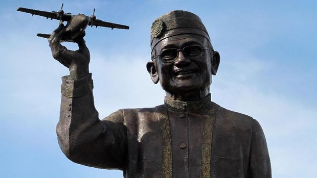 Sepenggal Kenangan Terakhir BJ Habibie di Istana