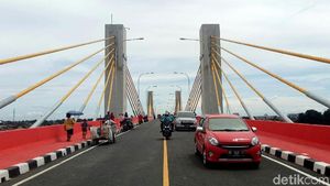 Baru Dibuka, Jembatan Musi IV Diserbu Warga Palembang