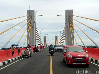 Baru Dibuka, Jembatan Musi IV Diserbu Warga Palembang
