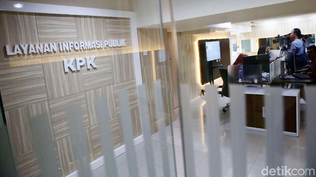 Mengintip Ruang Call Center KPK Mengintip Ruang Call Center KPK