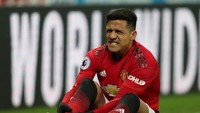 Alexis Sanchez juga kebagian panggung. Dia bermain sejak menit ke-63, lalu menyumbangkan assist pada gol Rashford. (Foto: Lee Smith/Actions Images via Reuters)