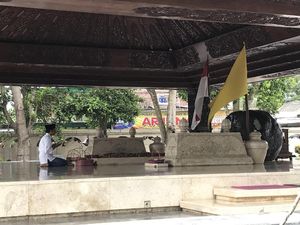 Jokowi Ziarah ke Makam Bung Karno di Blitar