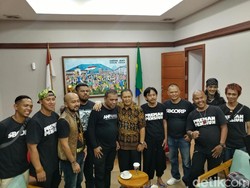 Kawanan Preman Pensiun Serbu Kantor Wali Kota Bandung