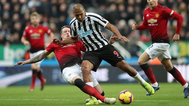 Newcastle beberapa kali membahayakan pertahanan Man United.