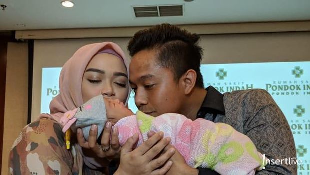 Sheza Idris dan keluarga