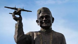Patung Raksasa BJ Habibie Senilai Rp 1 M Mejeng di Gorontalo