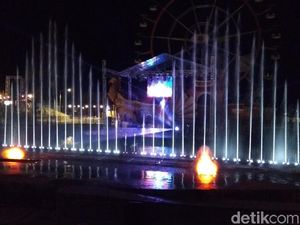 Foto: Gemerlap Air Mancur Jejogetan di Semarang