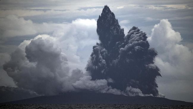 Anak Krakatau-Tambora, Ini Daftar Gunung yang Berpotensi Timbulkan Tsunami Anak Krakatau-Tambora, Ini Daftar Gunung yang Berpotensi Timbulkan Tsunami