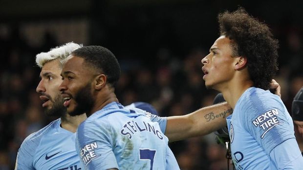 Sergio Aguero (kiri) dan Leroy Sane (kanan) mencetak gol kemenangan Man City atas Liverpool.