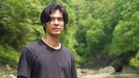 Foto: Marshall Sastra Bertahan Hidup di Hutan Pangandaran