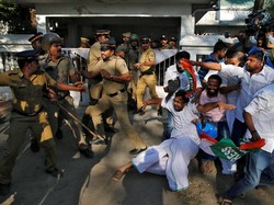 Lebih dari 750 Orang Ditangkap dalam Bentrokan di Kuil India