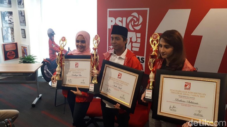 PSI Beri Kebohongan Award untuk Prabowo, Sandiaga dan Andi Arief