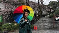 Foto: Gaya Liburan Pacarnya Kourtney Kardashian, Luka Sabbat