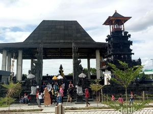 Palembang Rasa Bali, Inilah Pura Swarnadwipa yang Eksotis